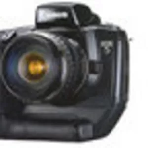 Продаю пленочную фотокамеру Canon EOS 5 QD
