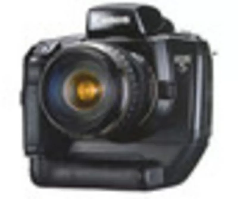 Продаю пленочную фотокамеру Canon EOS 5 QD
